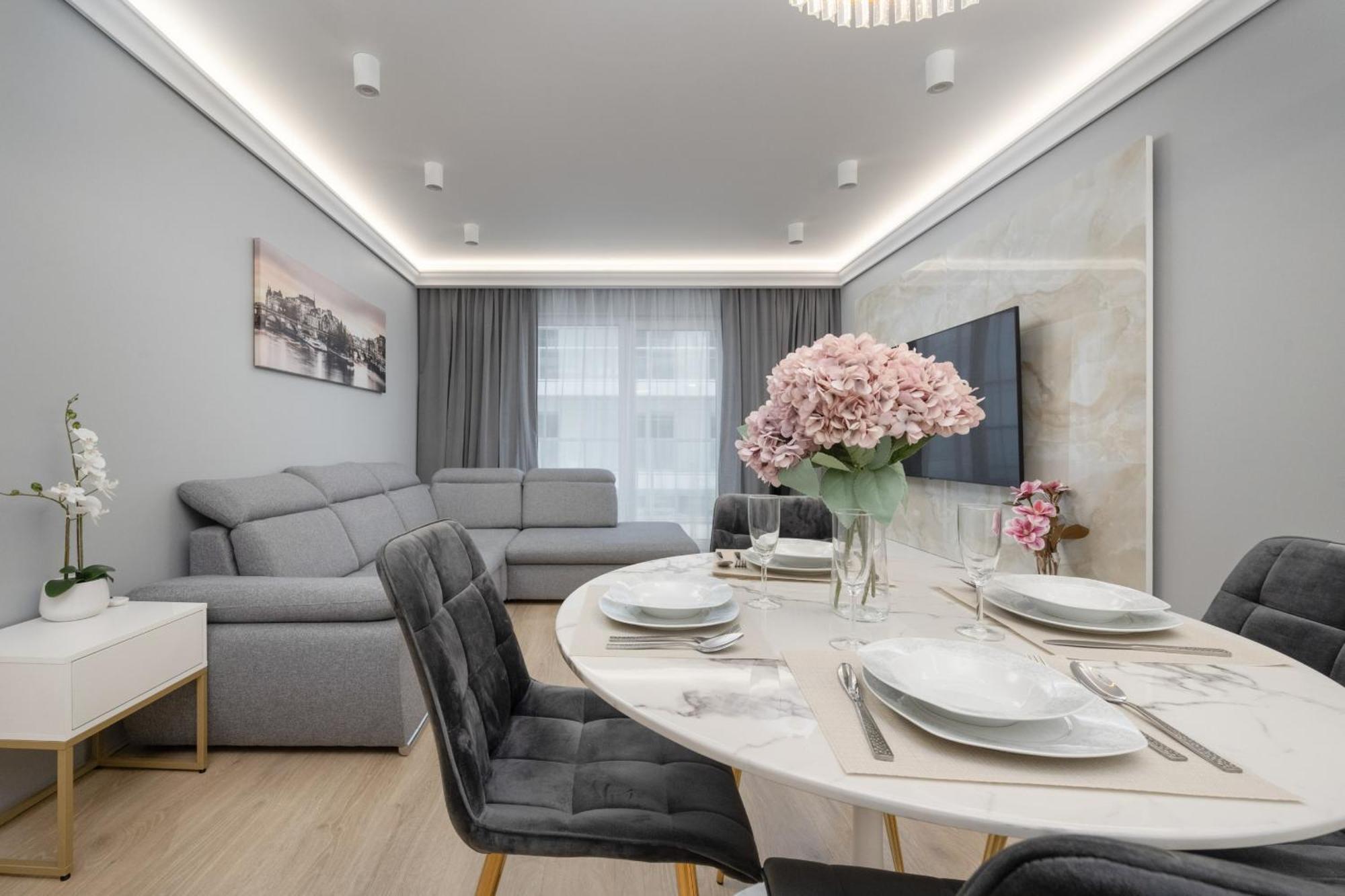 Elegant Apartment With Balcony By The Oder River In Wroclaw By Renters Prestige Breslávia Exterior foto