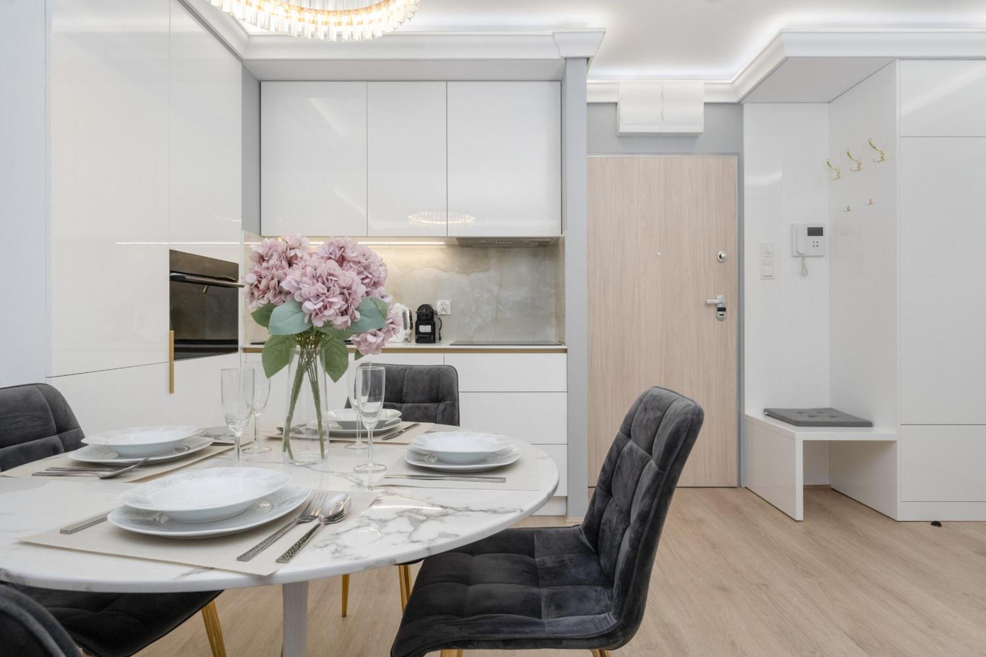 Elegant Apartment With Balcony By The Oder River In Wroclaw By Renters Prestige Breslávia Exterior foto